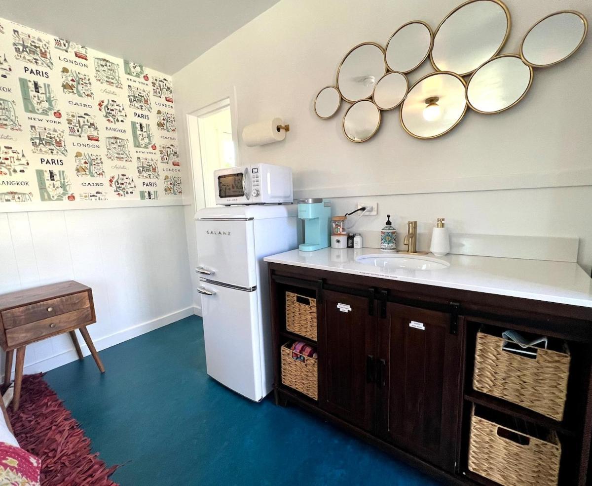 Urban Luxe Retreat L King Bed L Kitchenette *