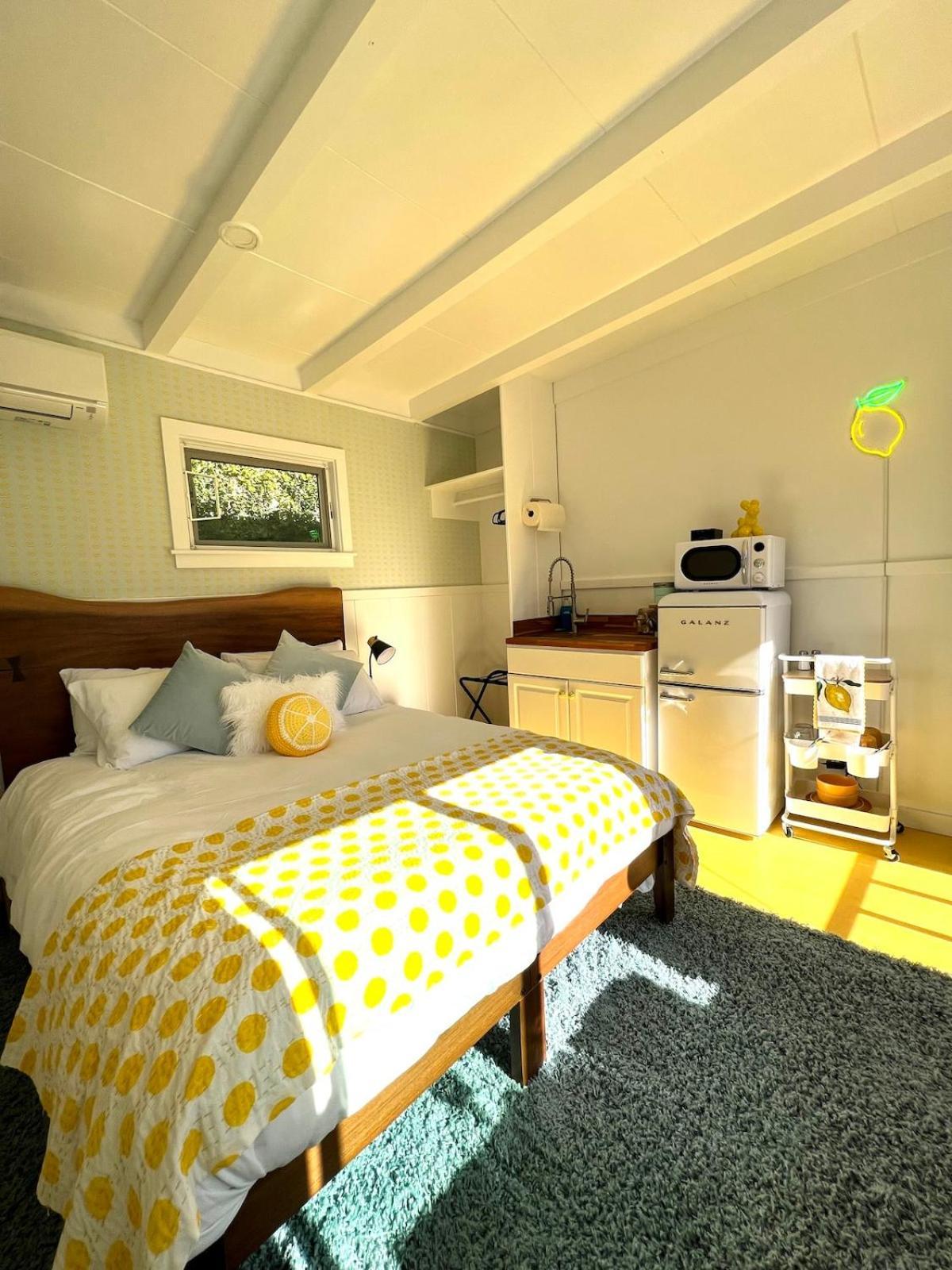 Snap-worthy Steps From Downtown 1br 1ba *
