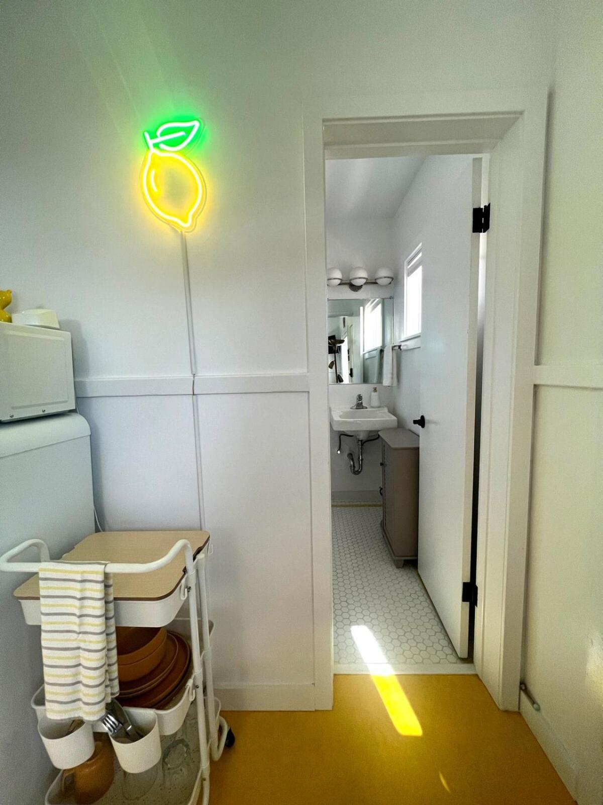 Snap-worthy Steps From Downtown 1br 1ba Apartment
