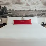 Vinland Hotel And Lounge