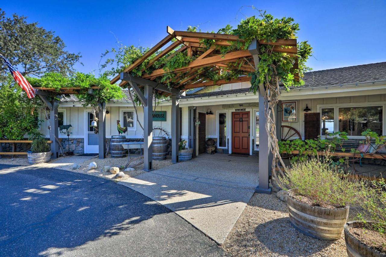 Peaceful Ranch And Vineyard View, Pool Access Holiday home Solvang