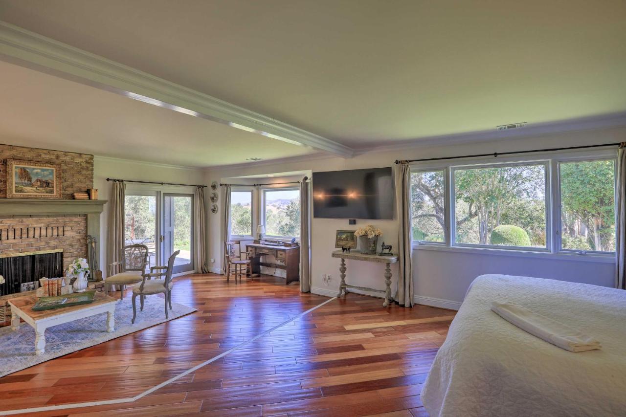 Peaceful Ranch And Vineyard View, Pool Access Holiday home *