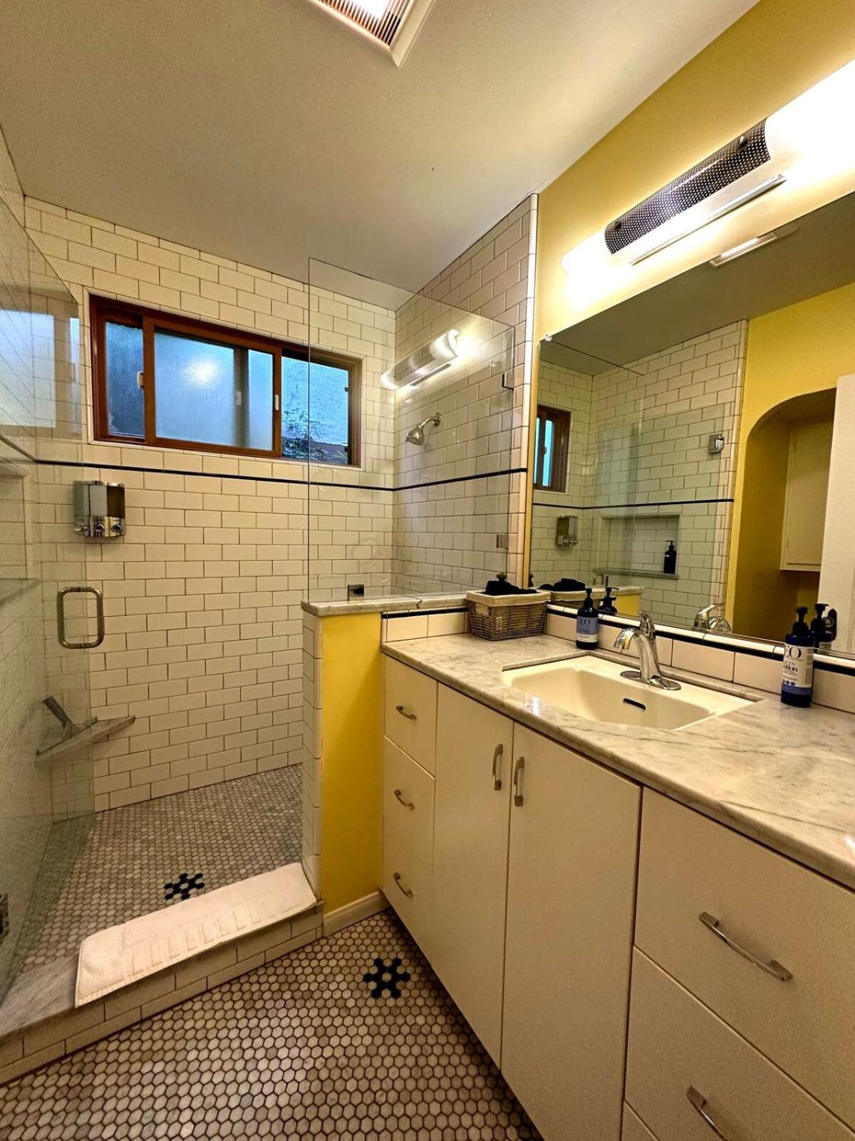 Downtown L Desired L 2br Holiday home *